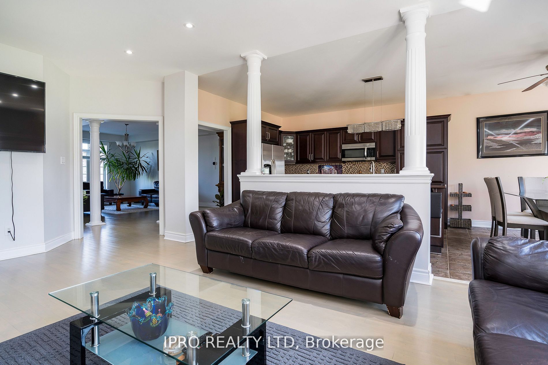 17 Maple Dr