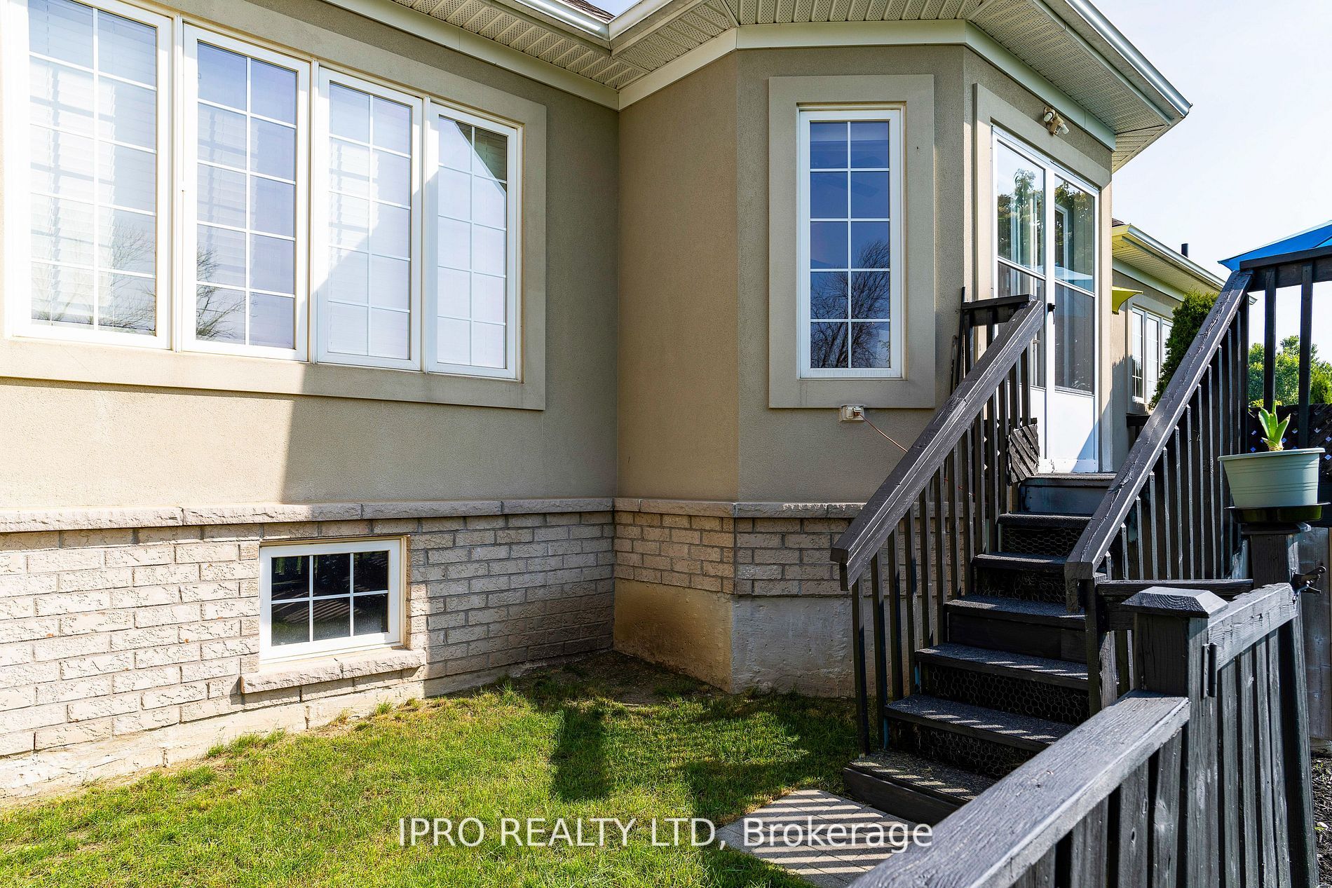 17 Maple Dr