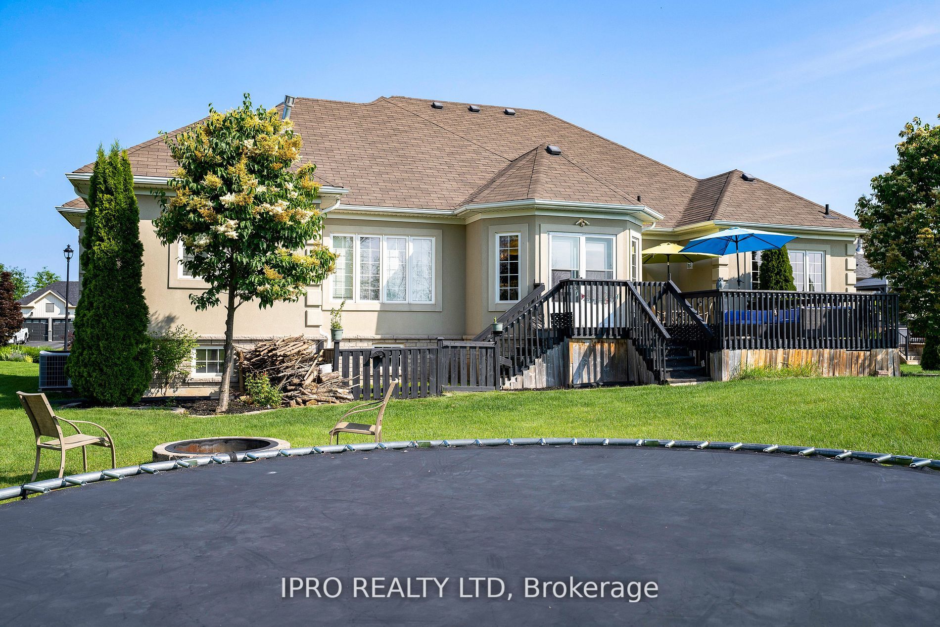 17 Maple Dr