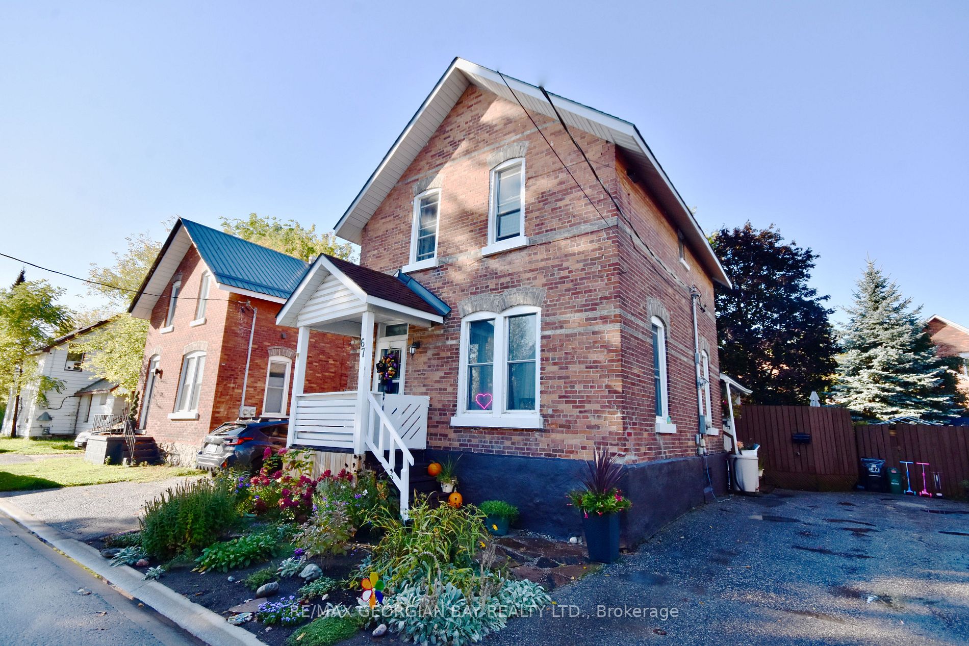 67 Scott St
