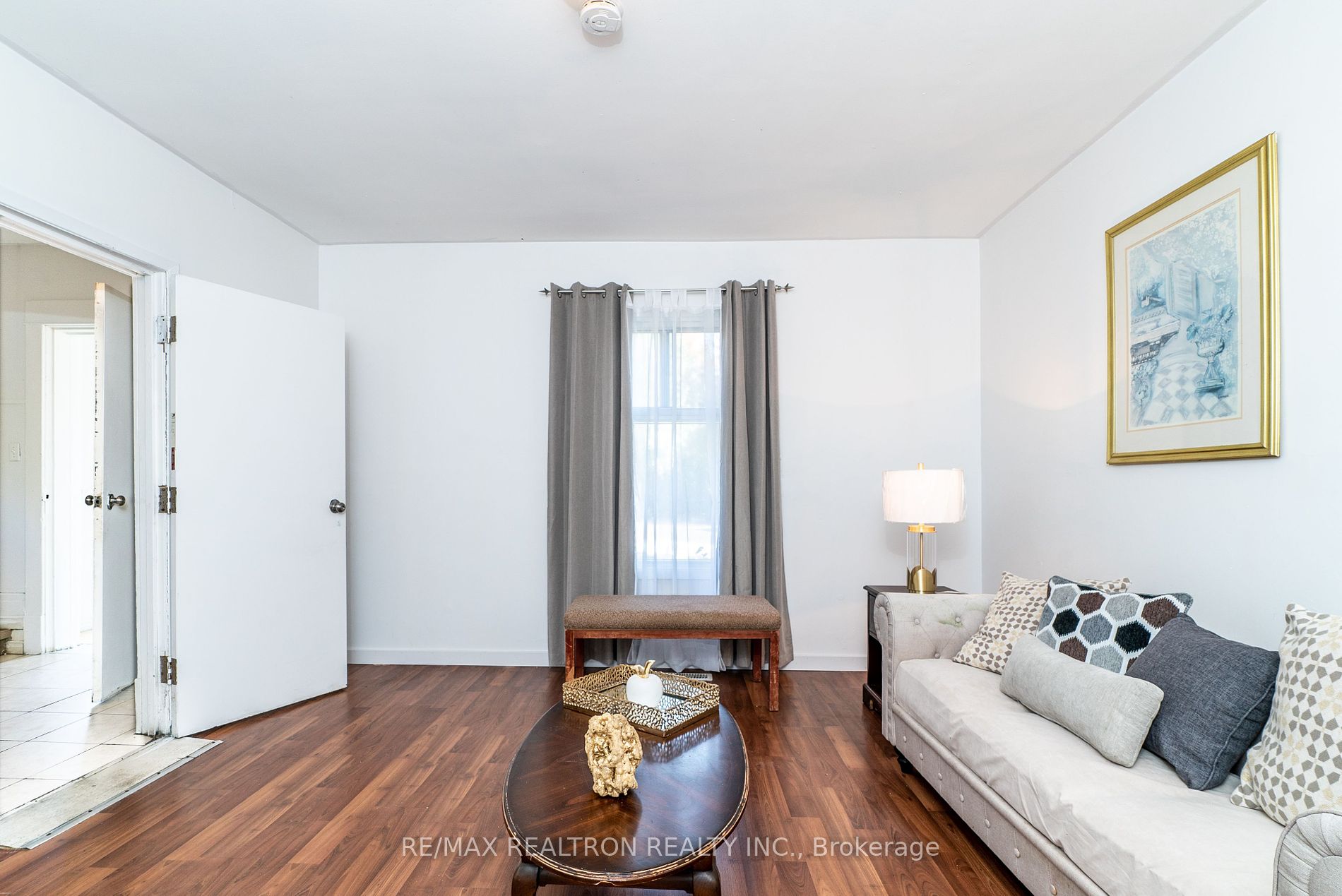 105 Douglas St