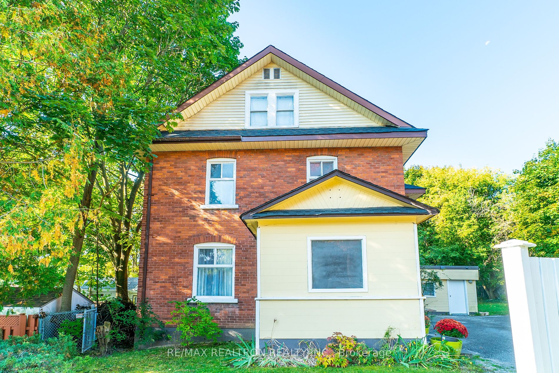 105 Douglas St
