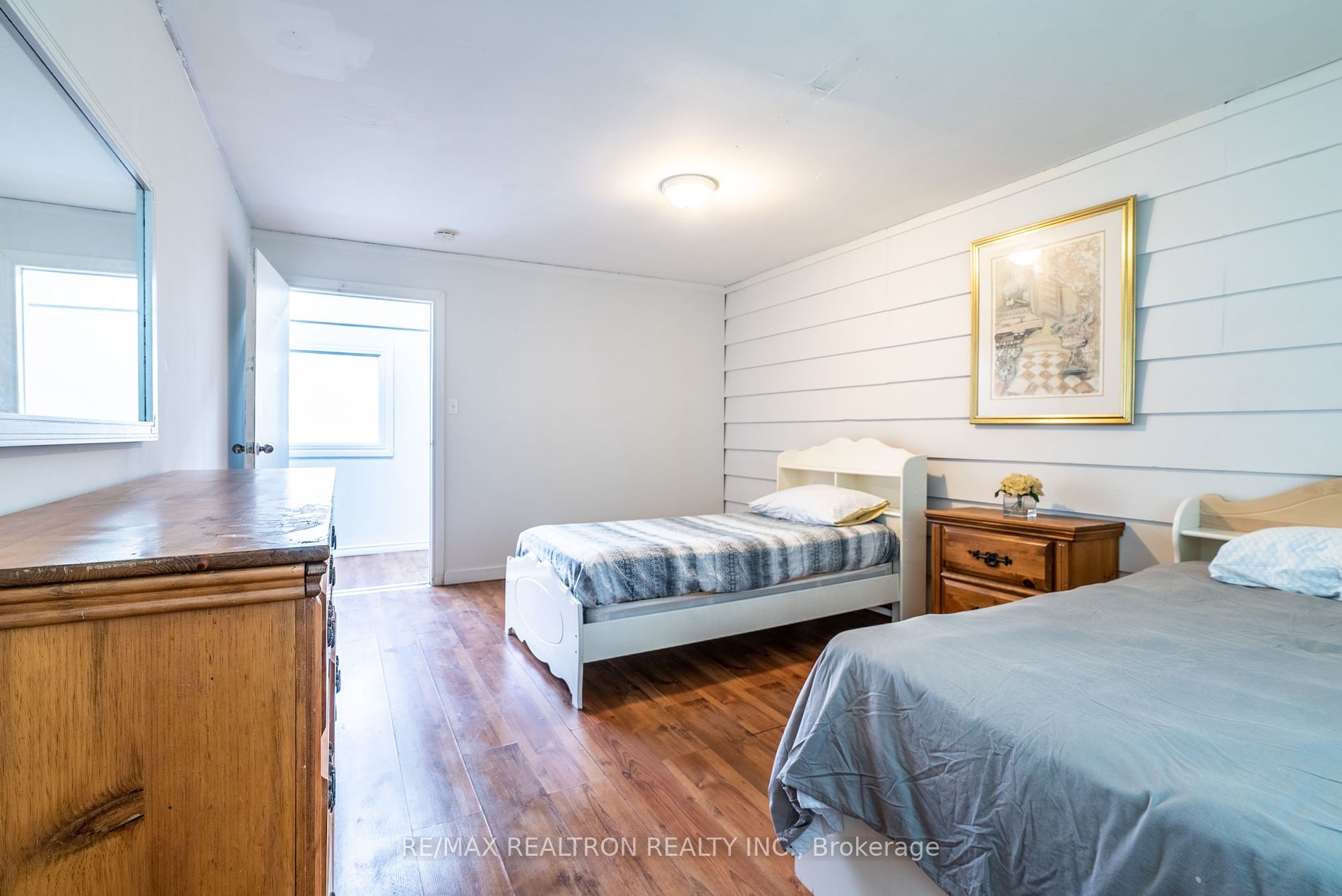 105 Douglas St