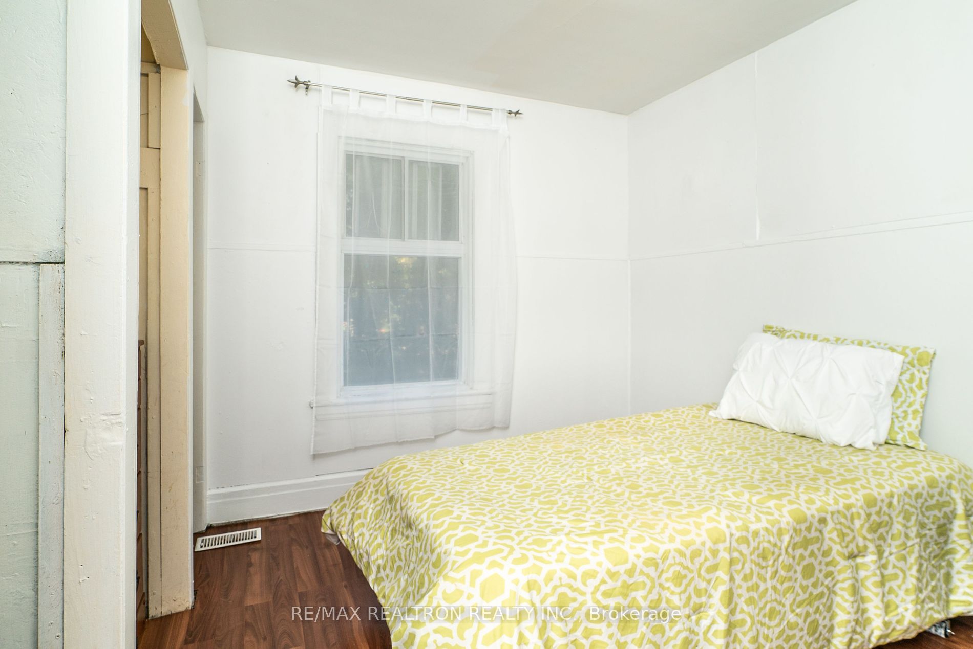 105 Douglas St
