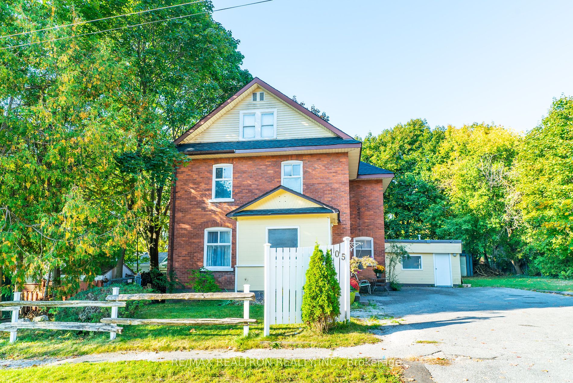 105 Douglas St