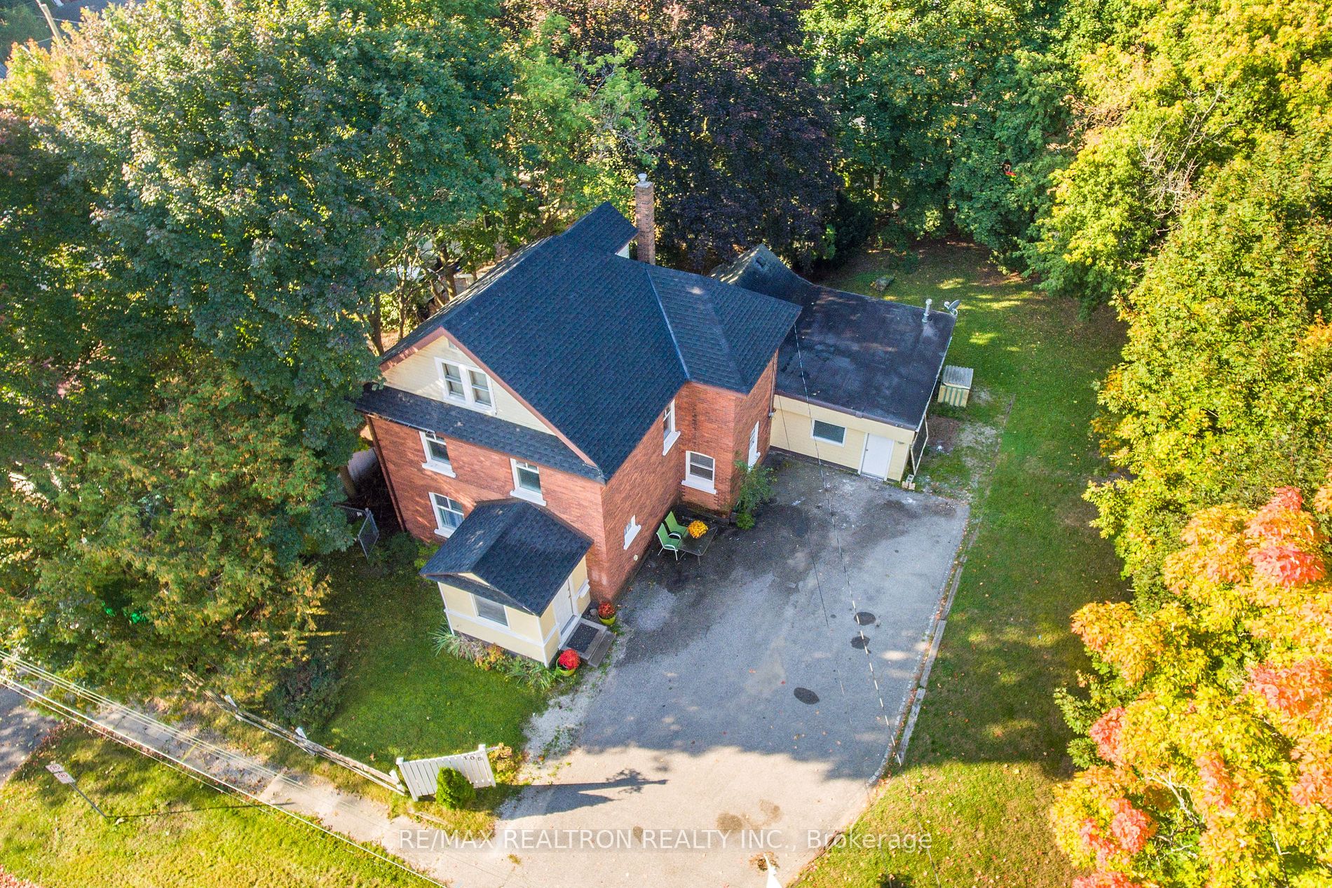 105 Douglas St