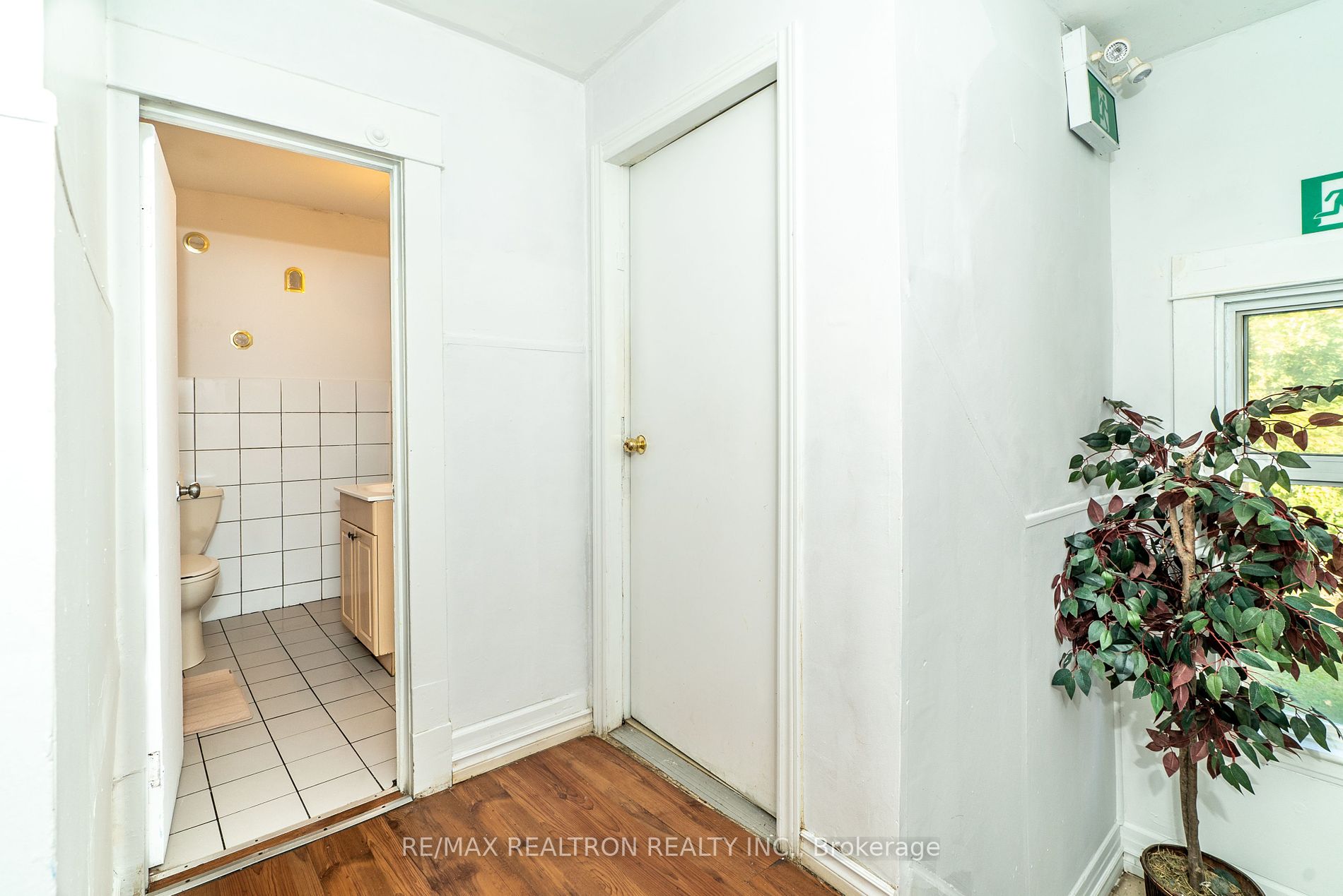 105 Douglas St
