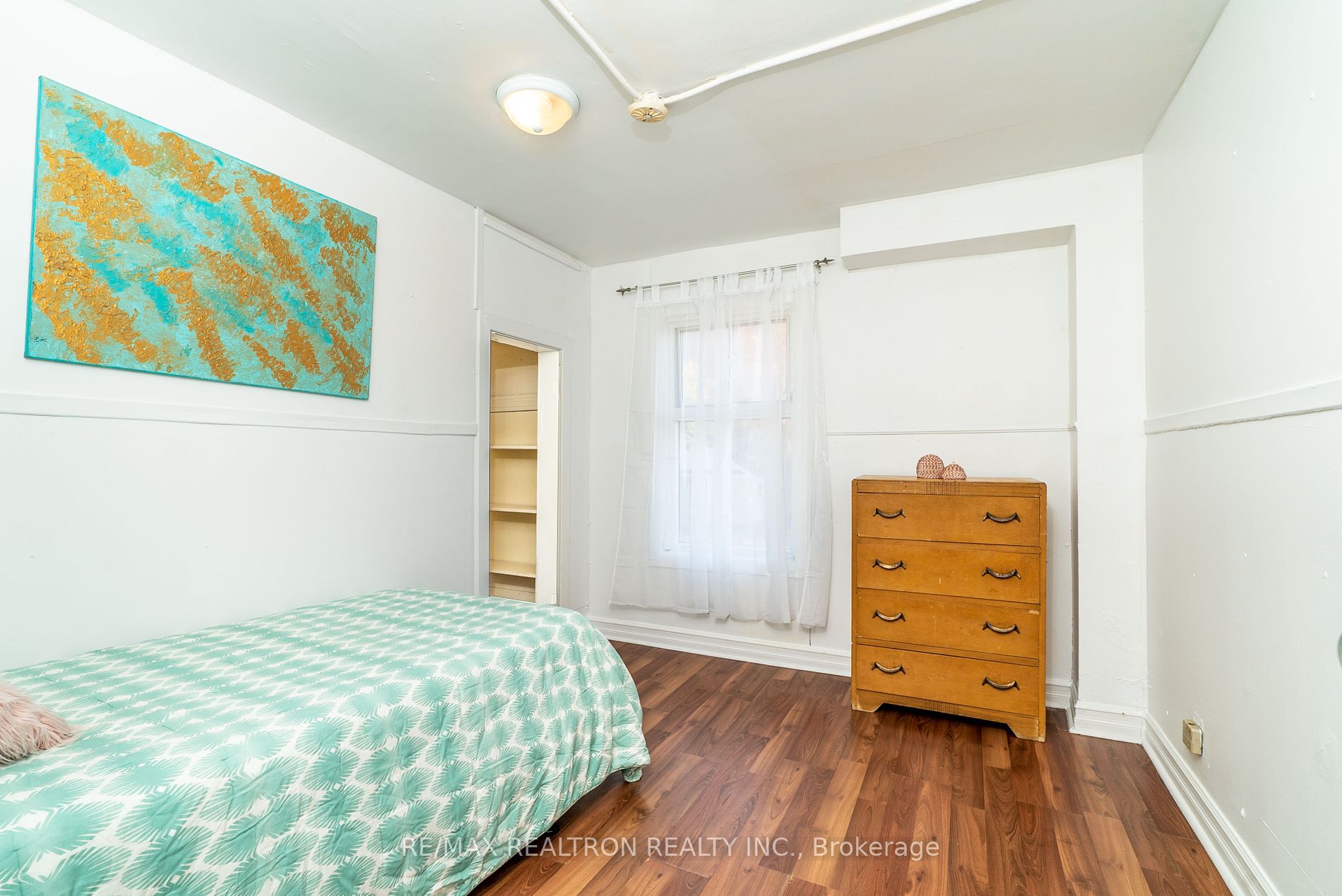 105 Douglas St