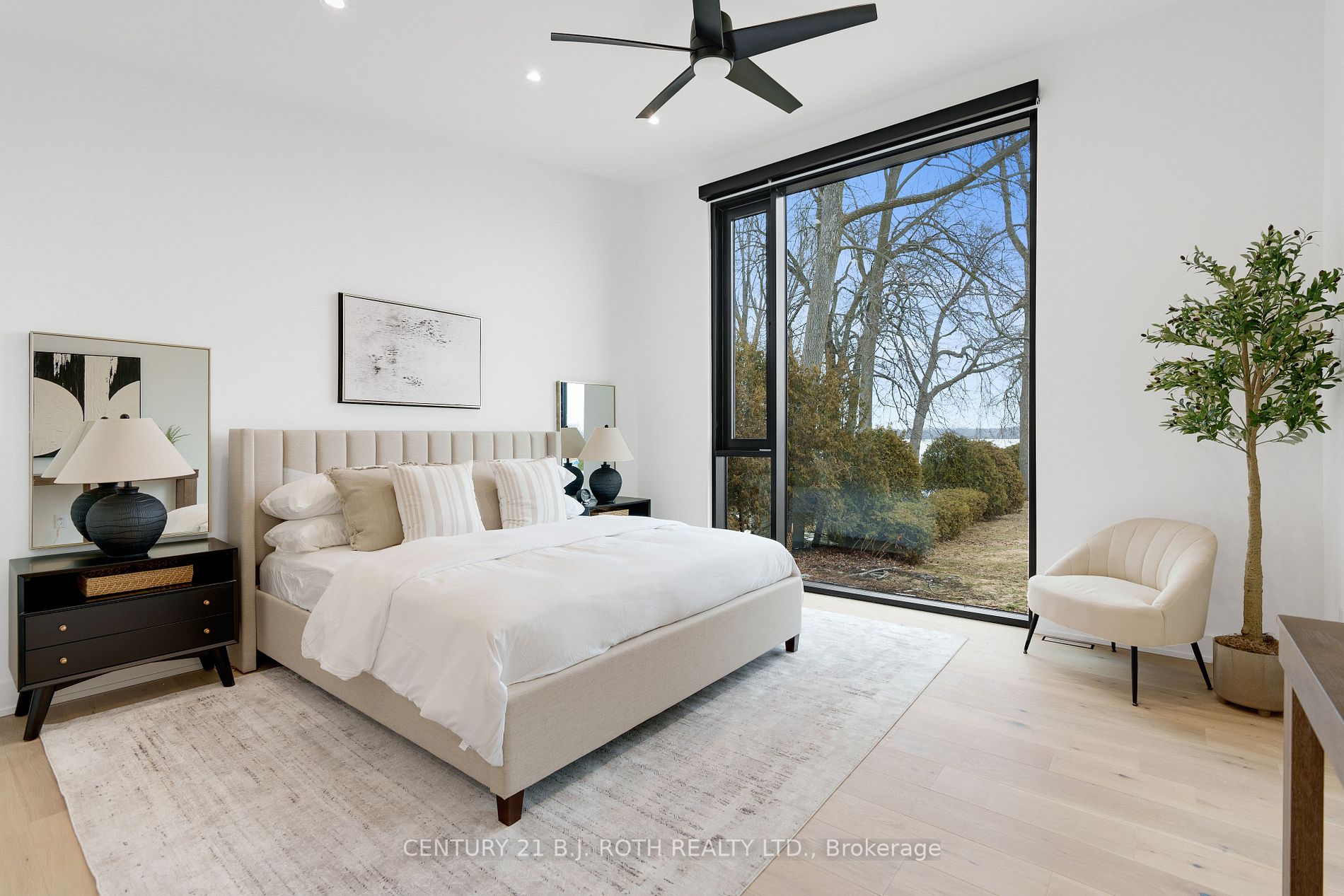 655 Glen Cres
