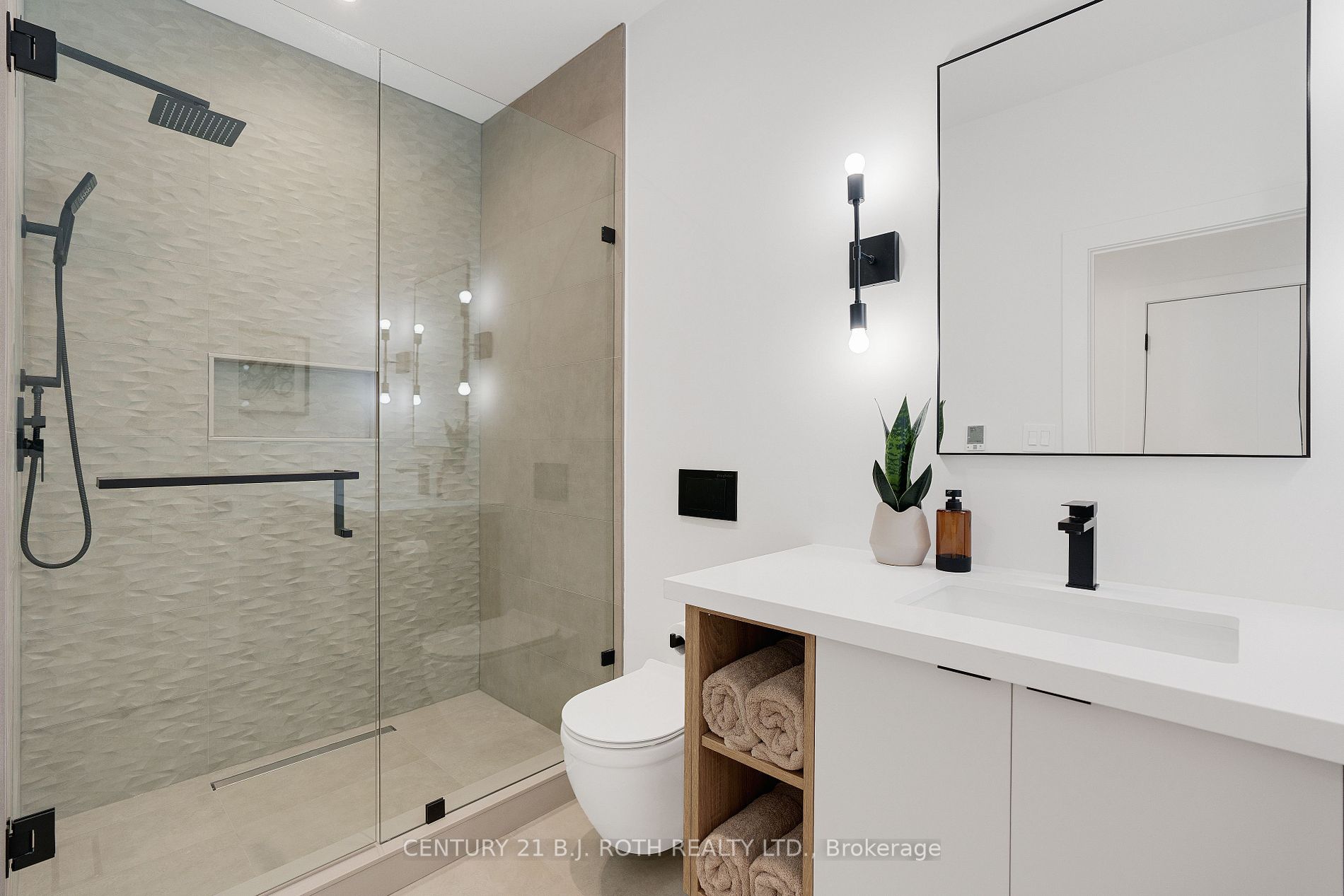655 Glen Cres