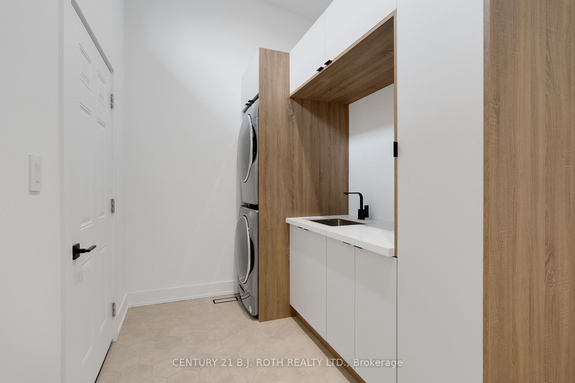 655 Glen Cres