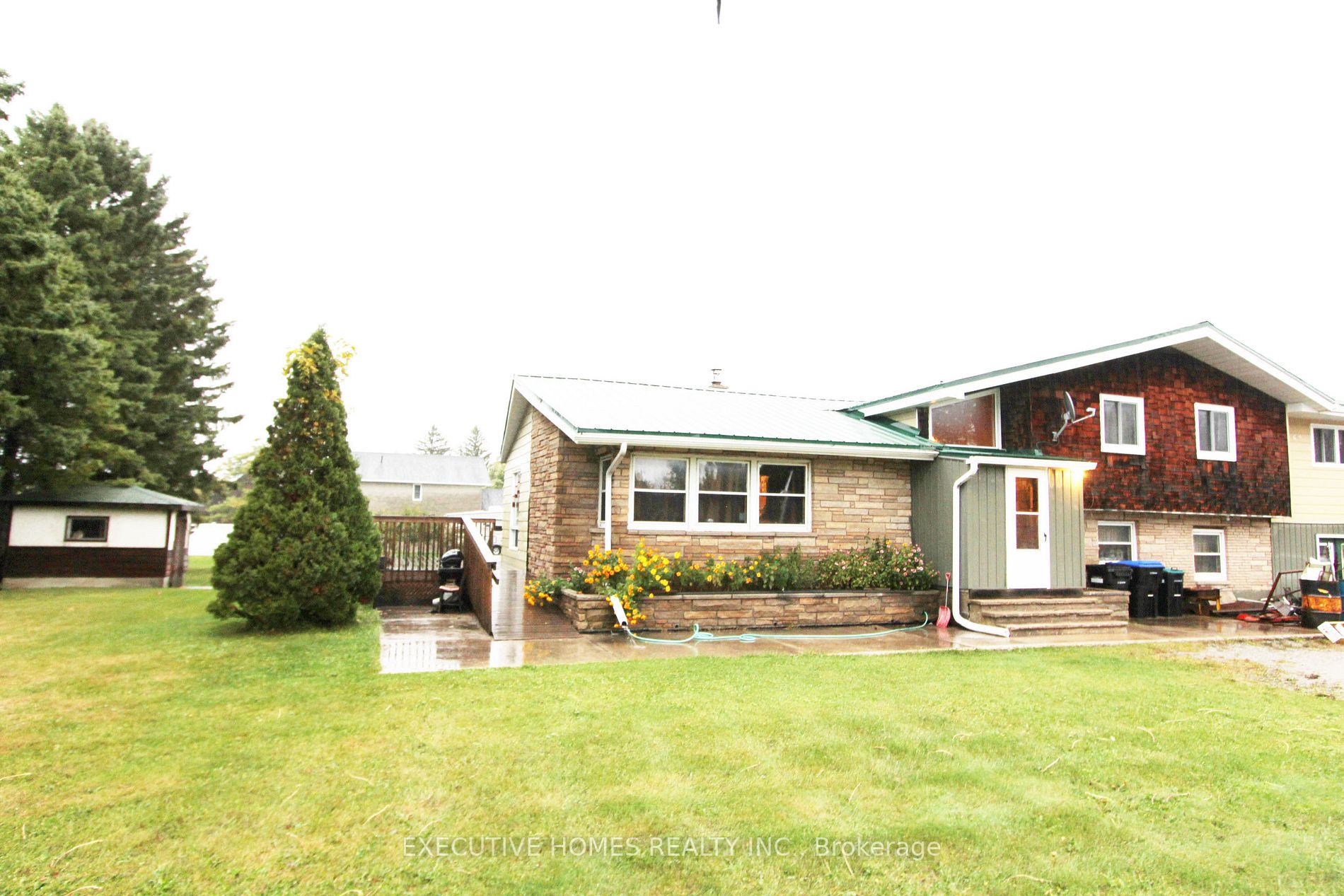 899 County Rd 6 N