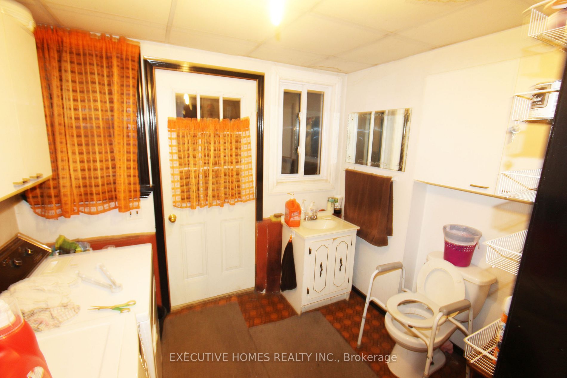 899 County Rd 6 N