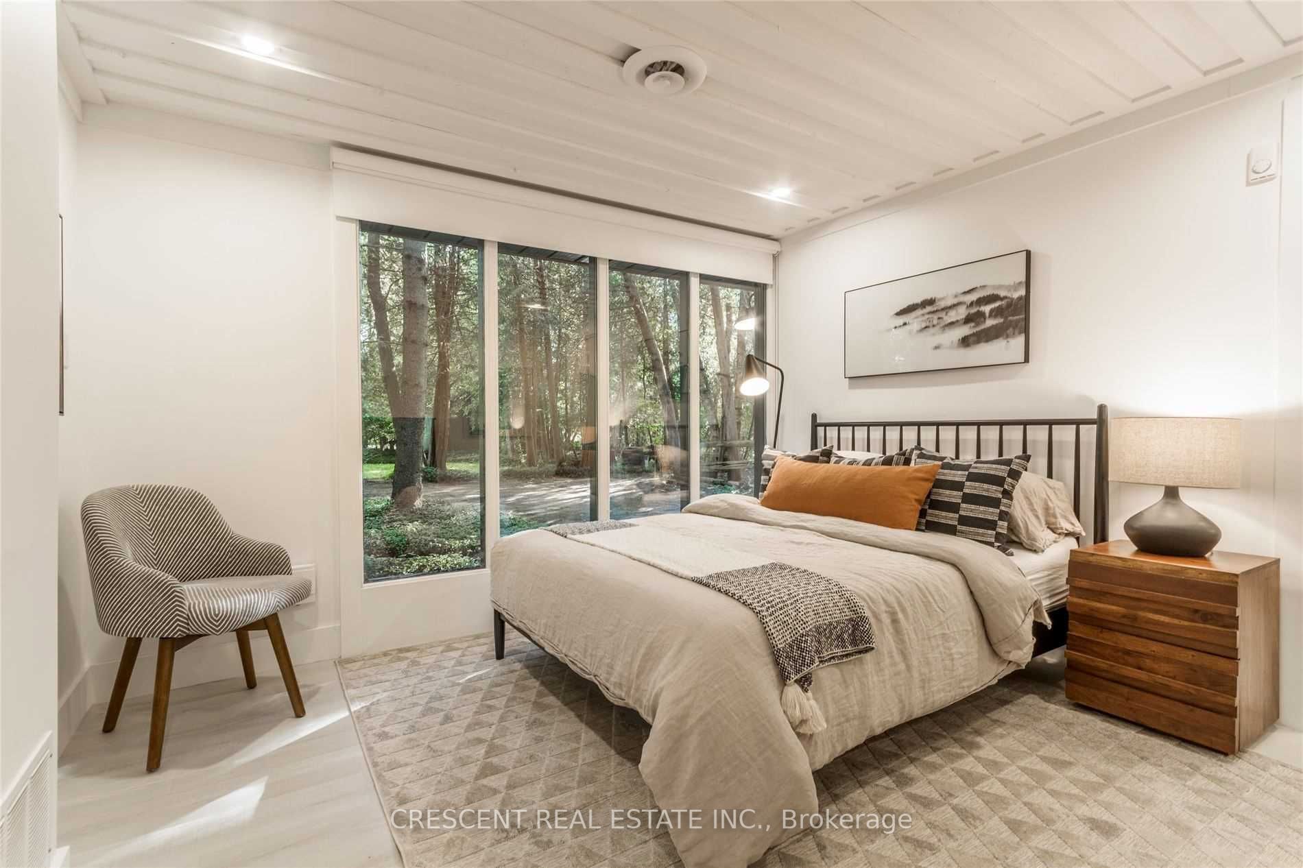 37 Georgian Manor Dr