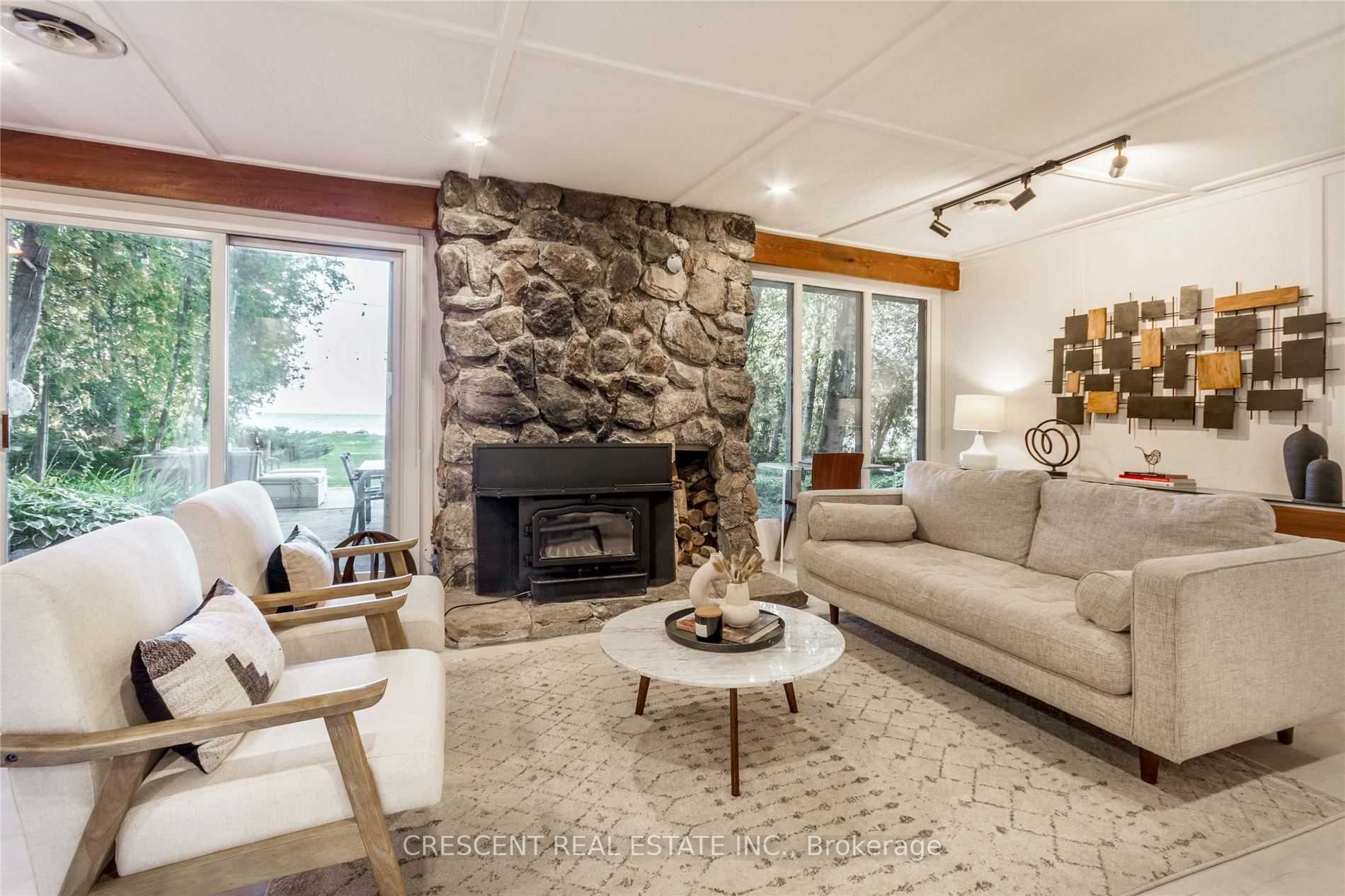 37 Georgian Manor Dr