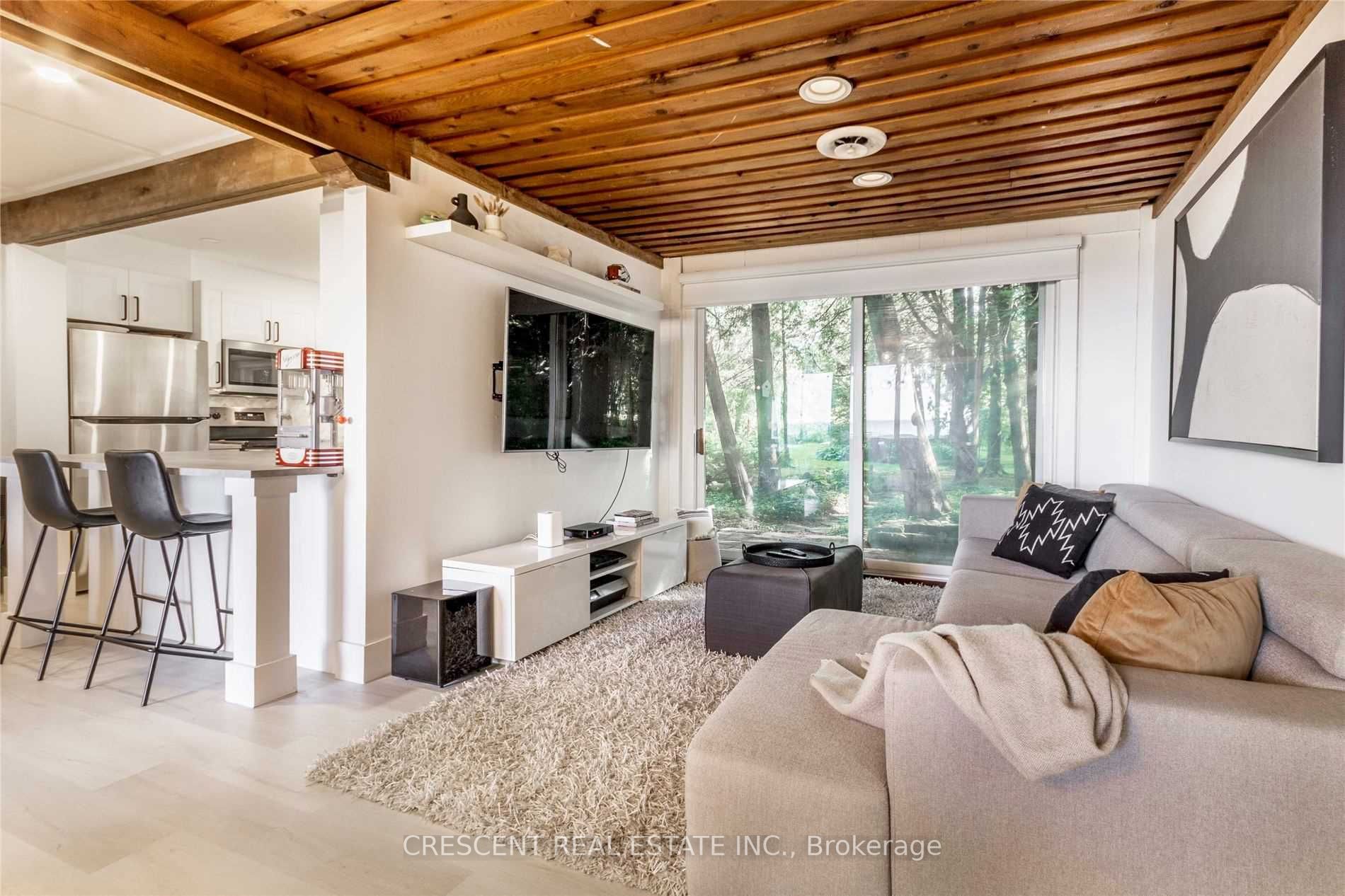 37 Georgian Manor Dr