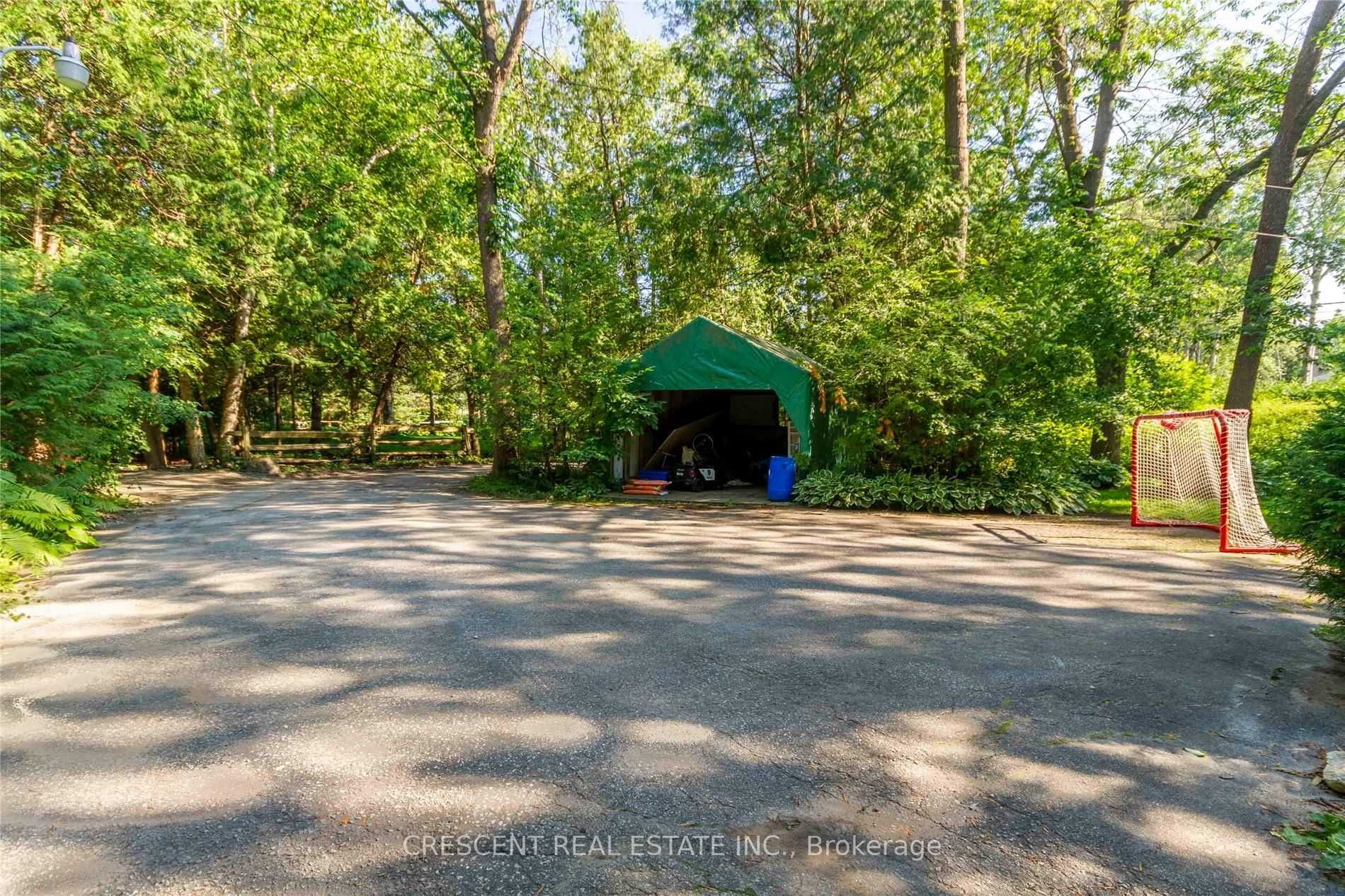 37 Georgian Manor Dr