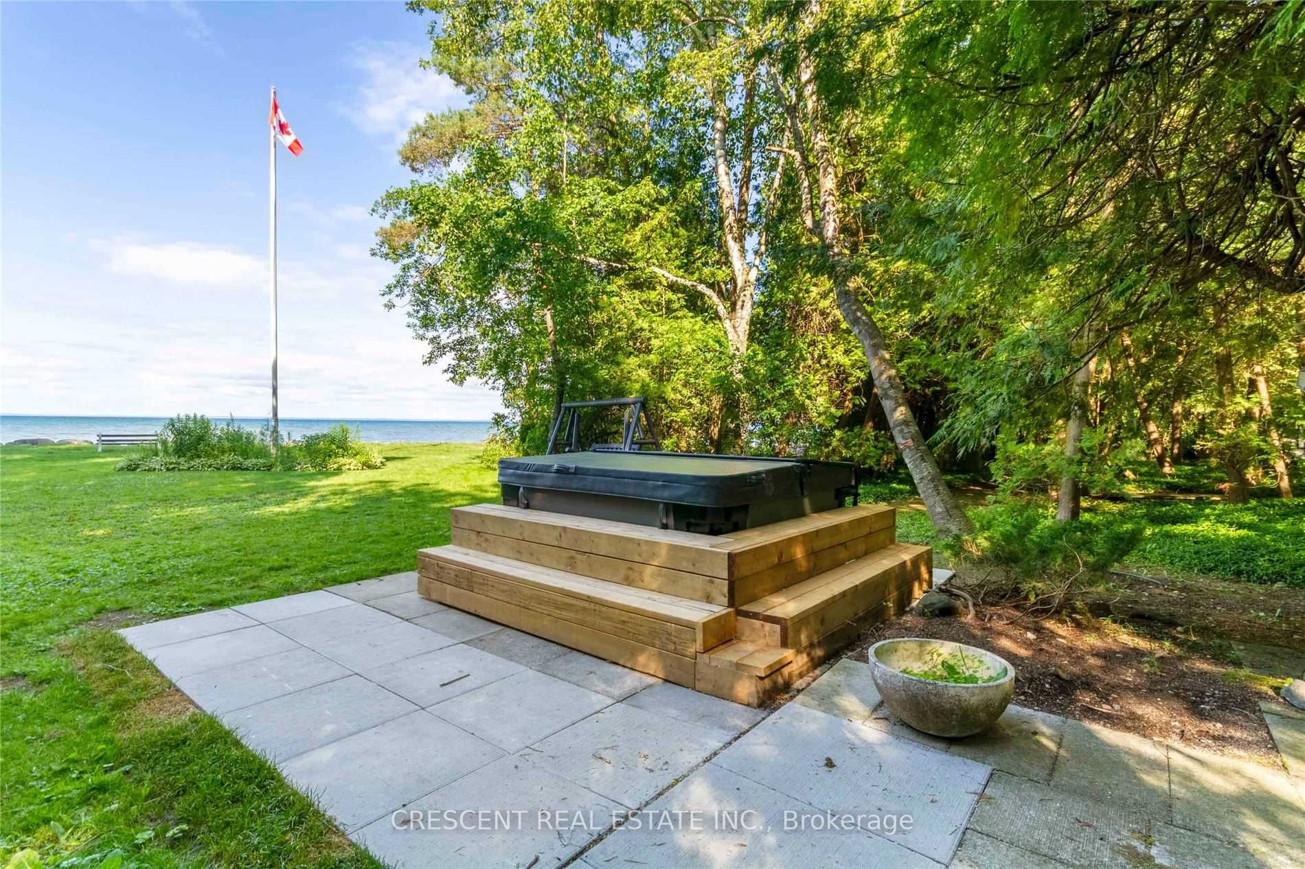 37 Georgian Manor Dr