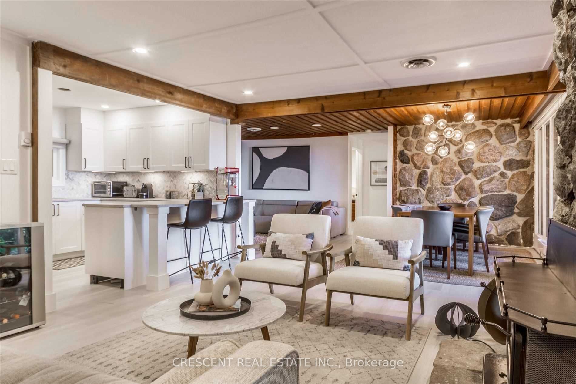 37 Georgian Manor Dr