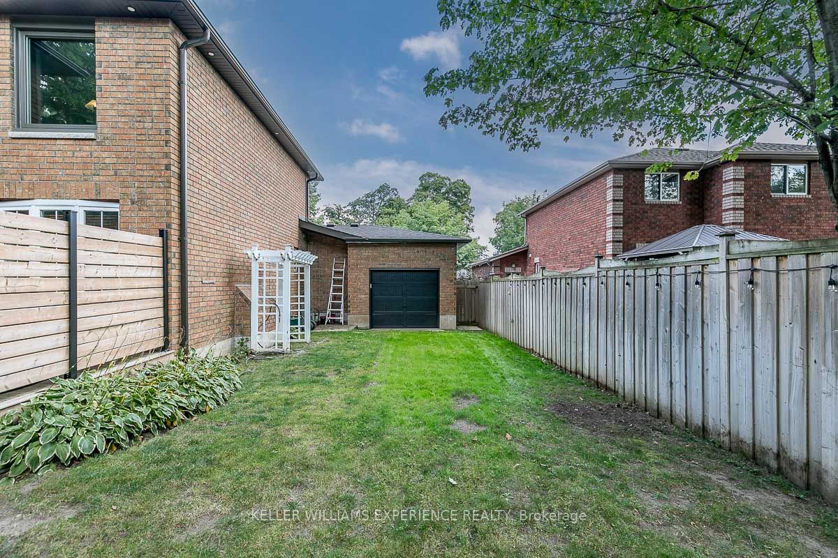 33 Glen Oak Crt