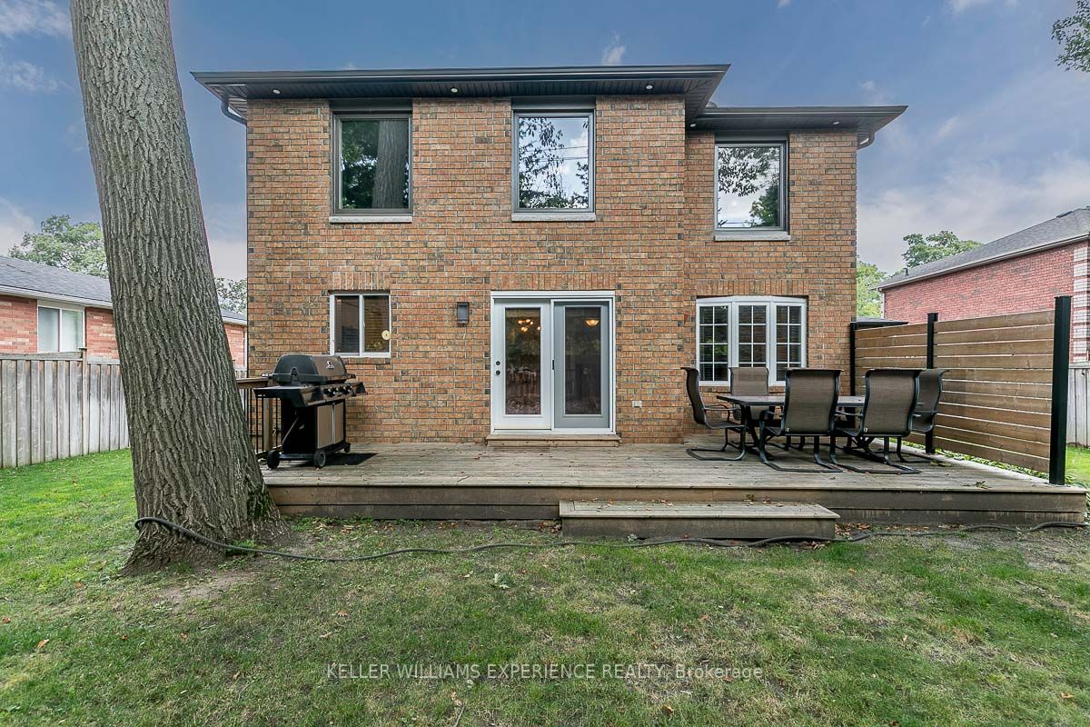 33 Glen Oak Crt