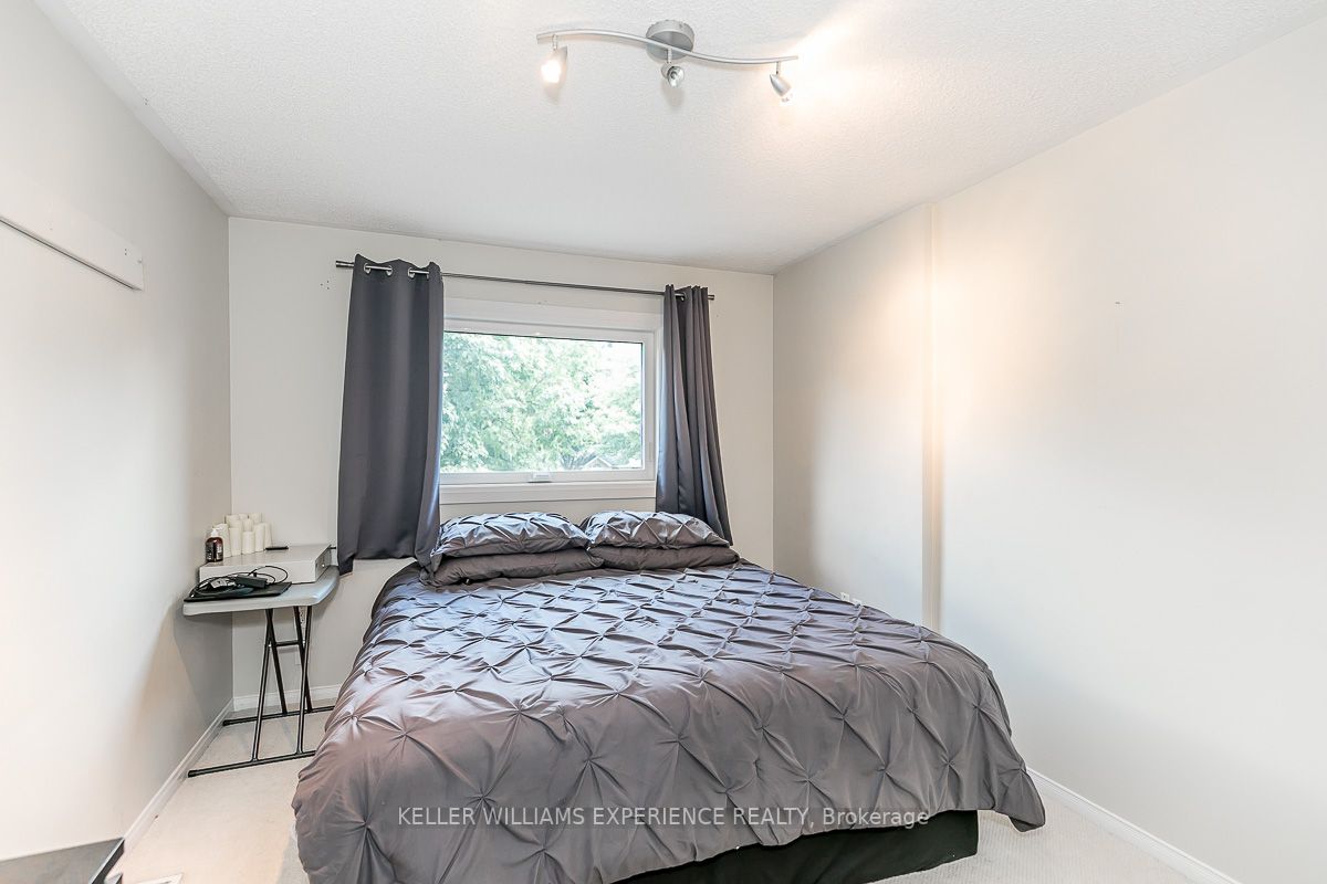 33 Glen Oak Crt