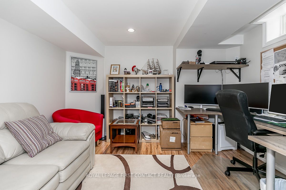22 Macmillan Cres