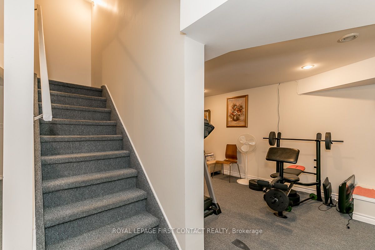 22 Macmillan Cres