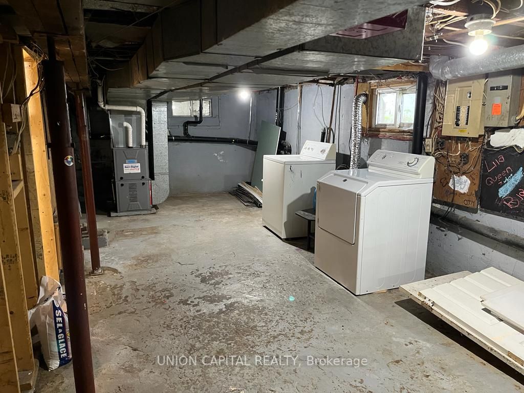 100 Dunlop St W