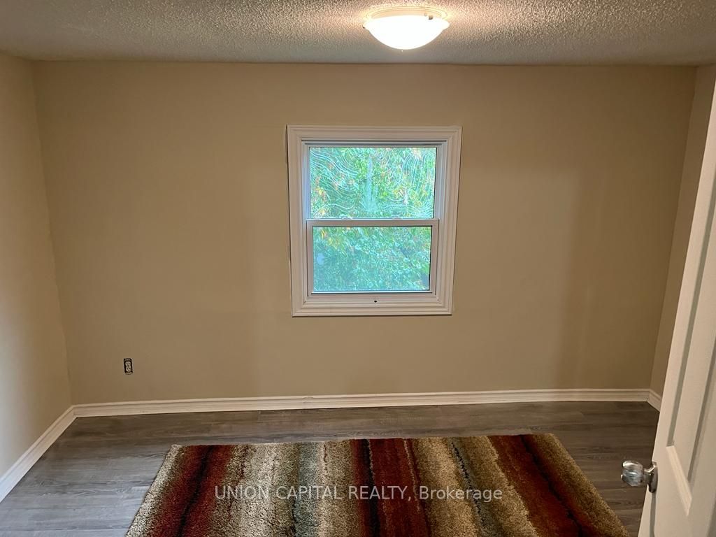 100 Dunlop St W