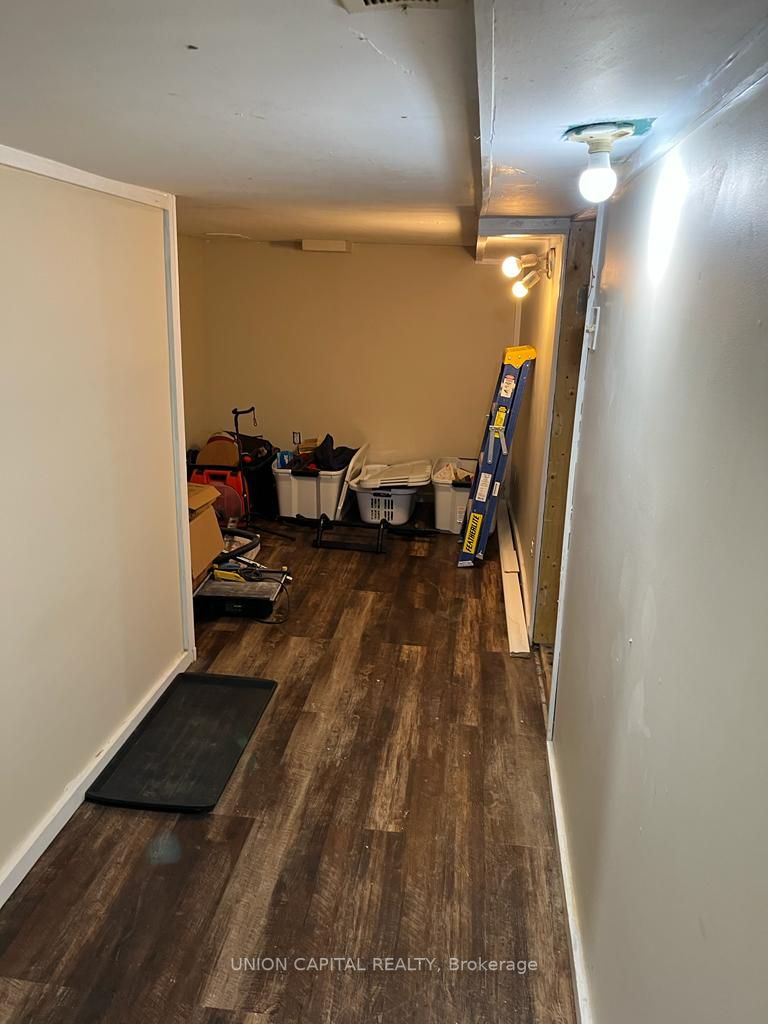 100 Dunlop St W