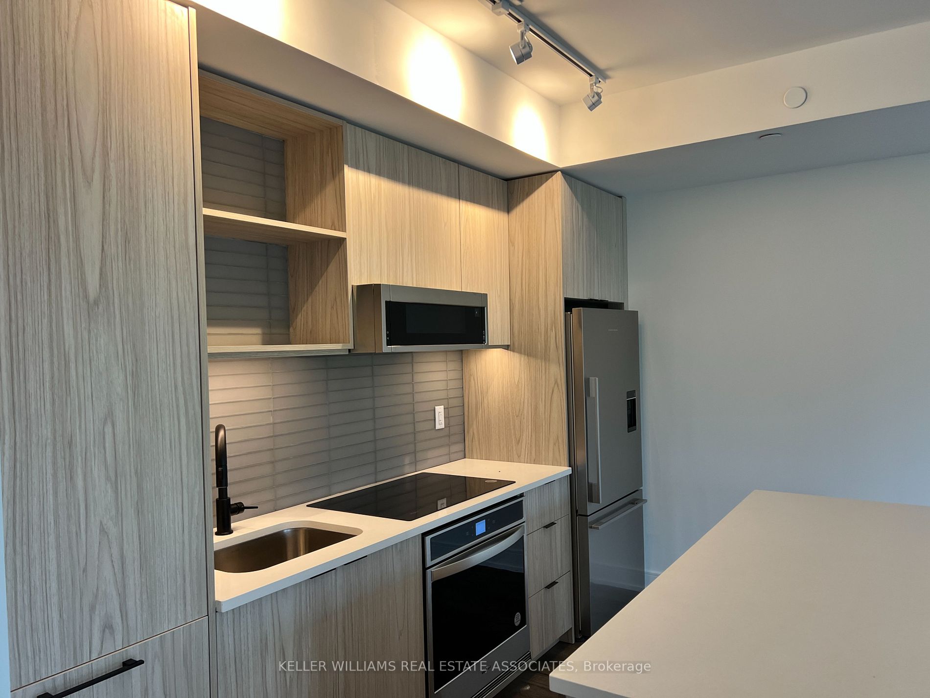 185 dunlop Street E, #616