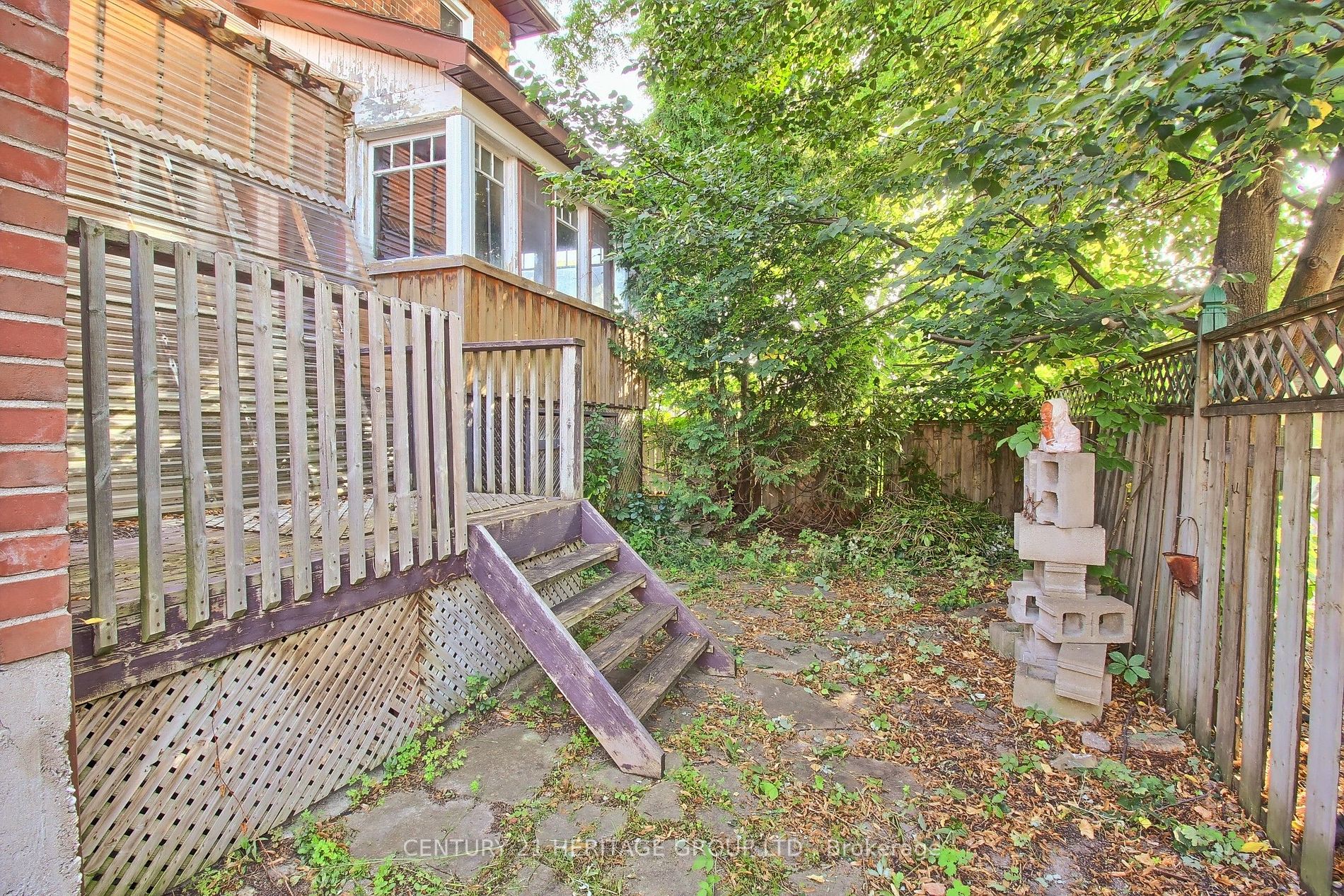 243 Dunlop St E