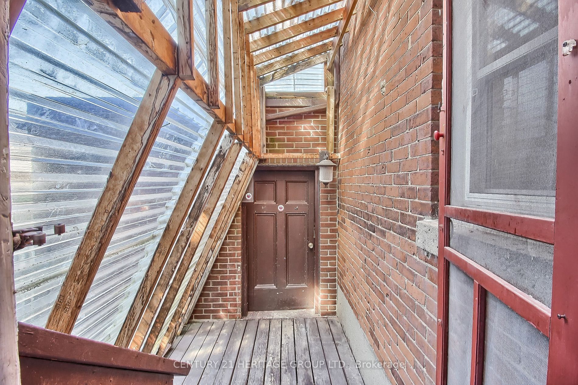 243 Dunlop St E