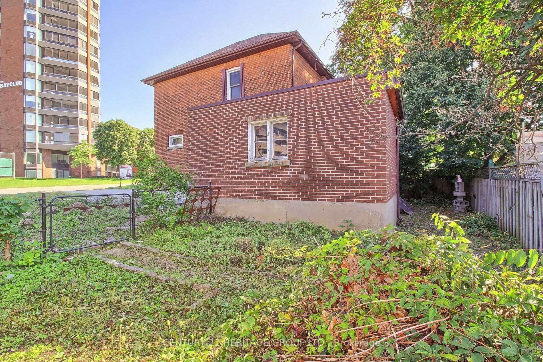 243 Dunlop St E
