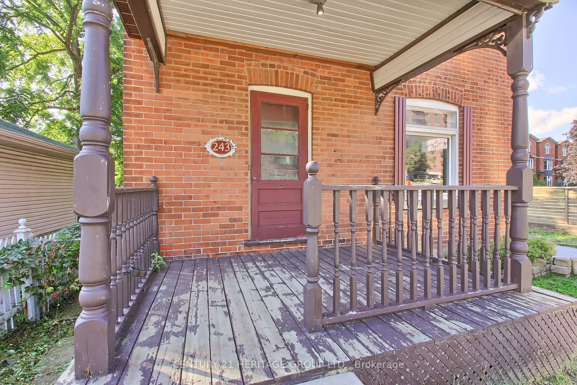 243 Dunlop St E