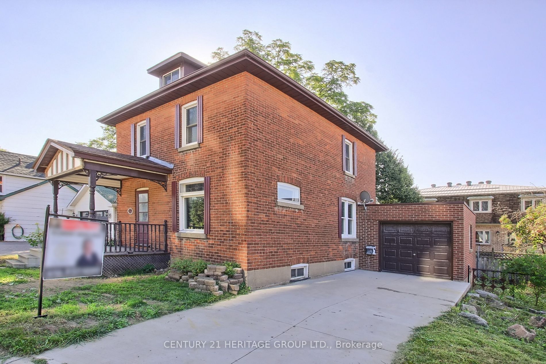 243 Dunlop St E
