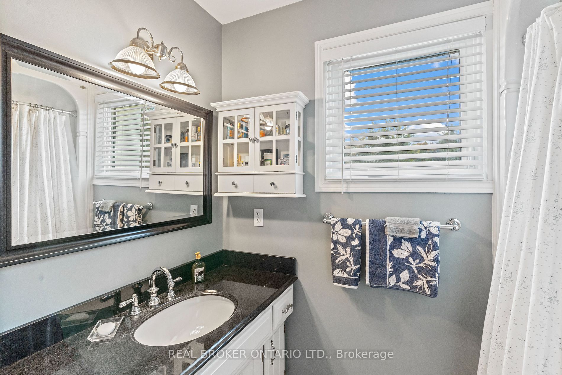 45 Maple Dr
