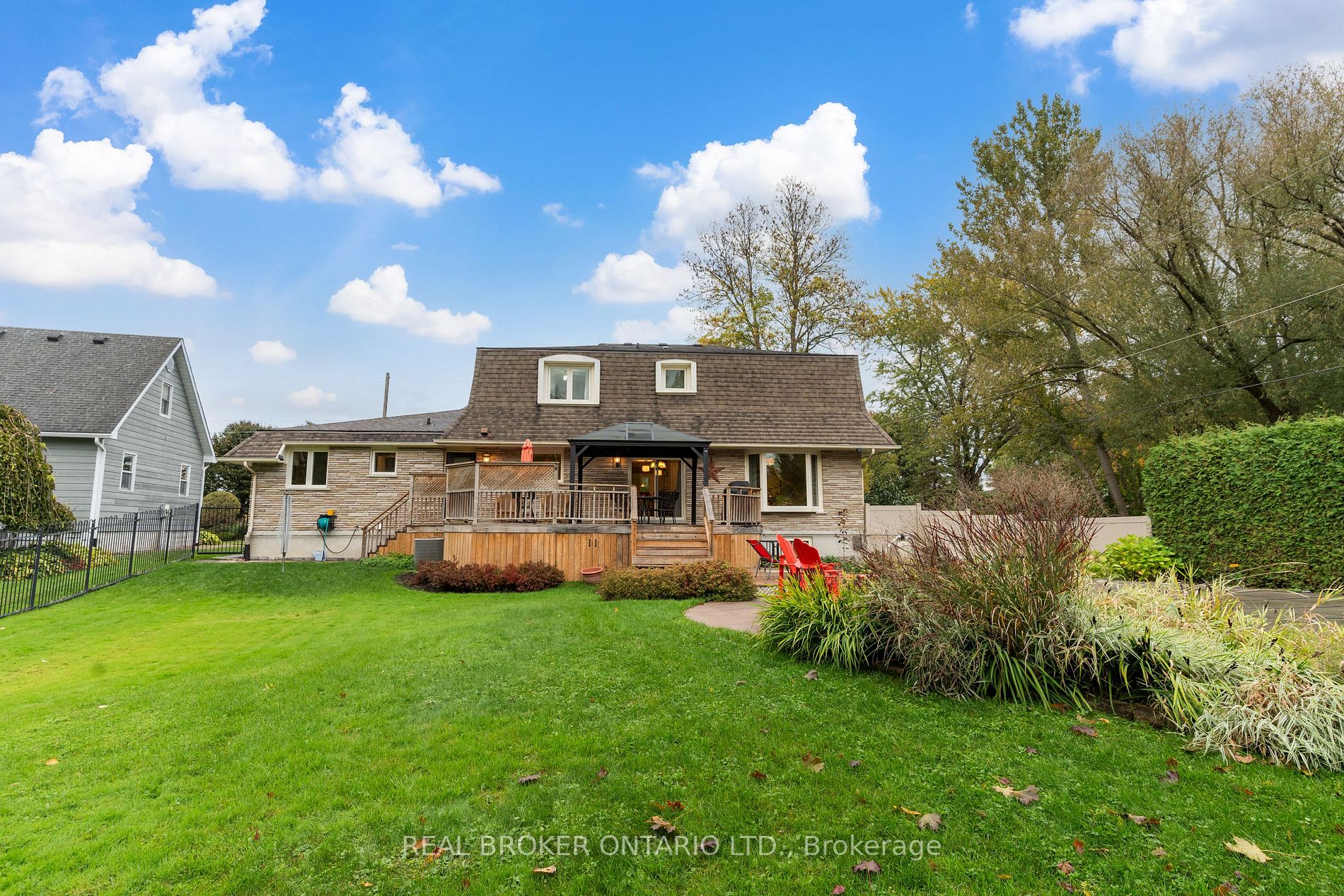 45 Maple Dr