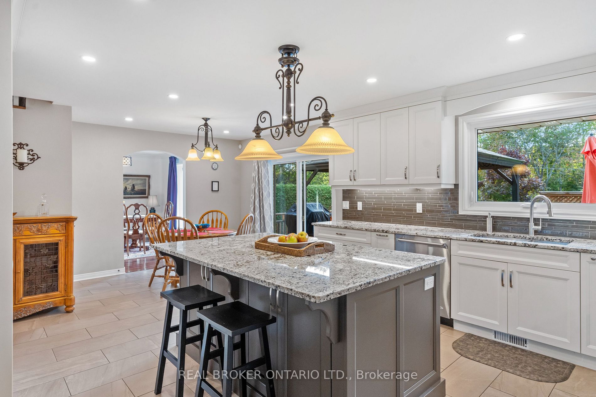 45 Maple Dr