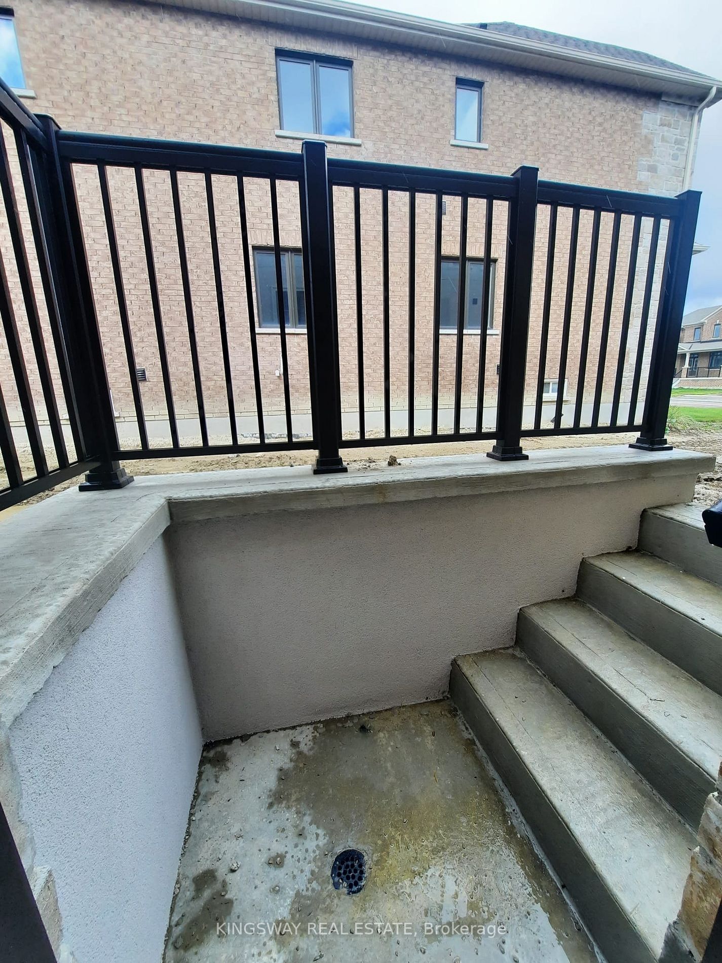 221 Warden St