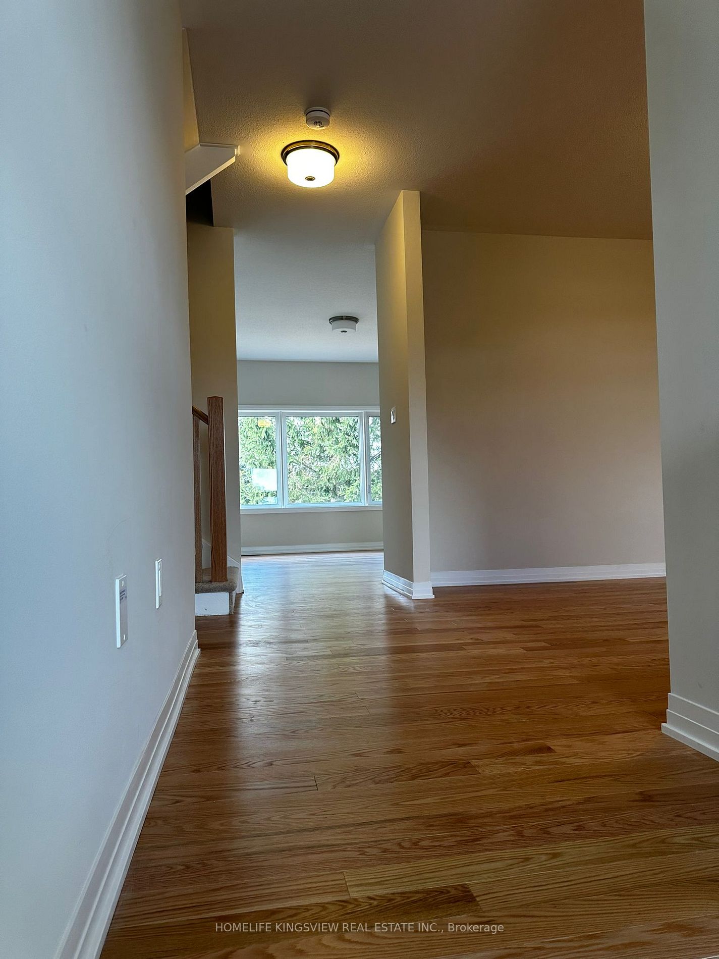 3763 Sunbank Cres