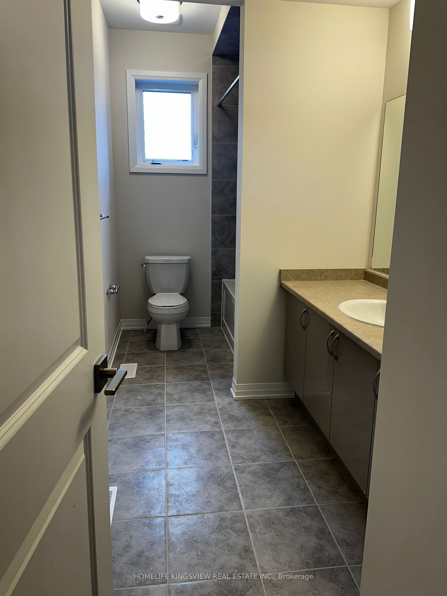 3763 Sunbank Cres