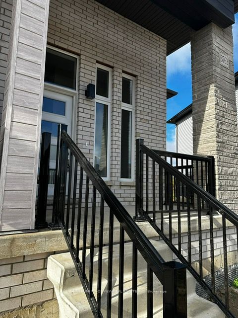 3763 Sunbank Cres