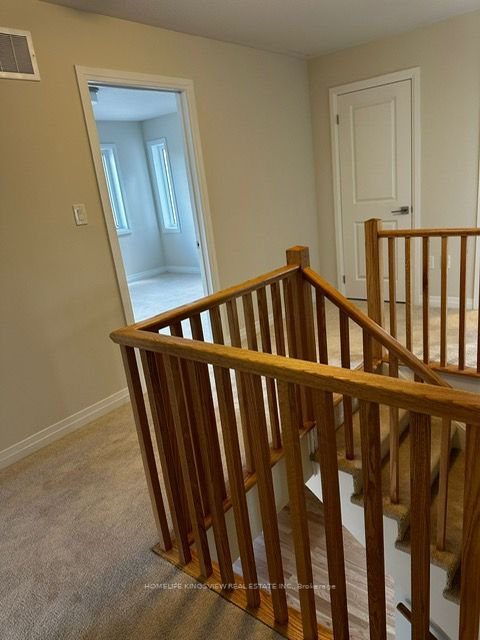 3763 Sunbank Cres