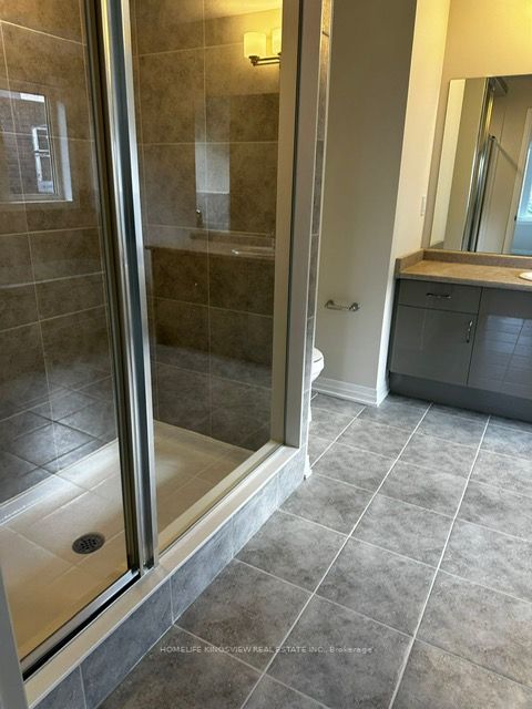3763 Sunbank Cres