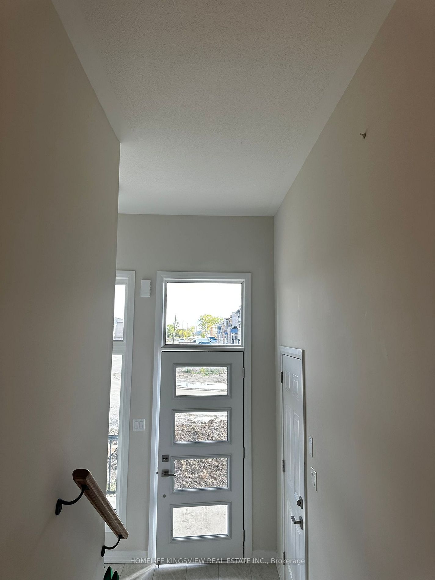 3763 Sunbank Cres