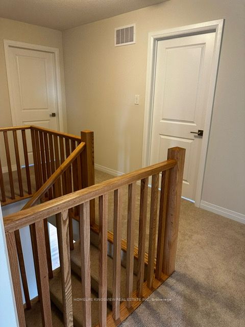 3763 Sunbank Cres