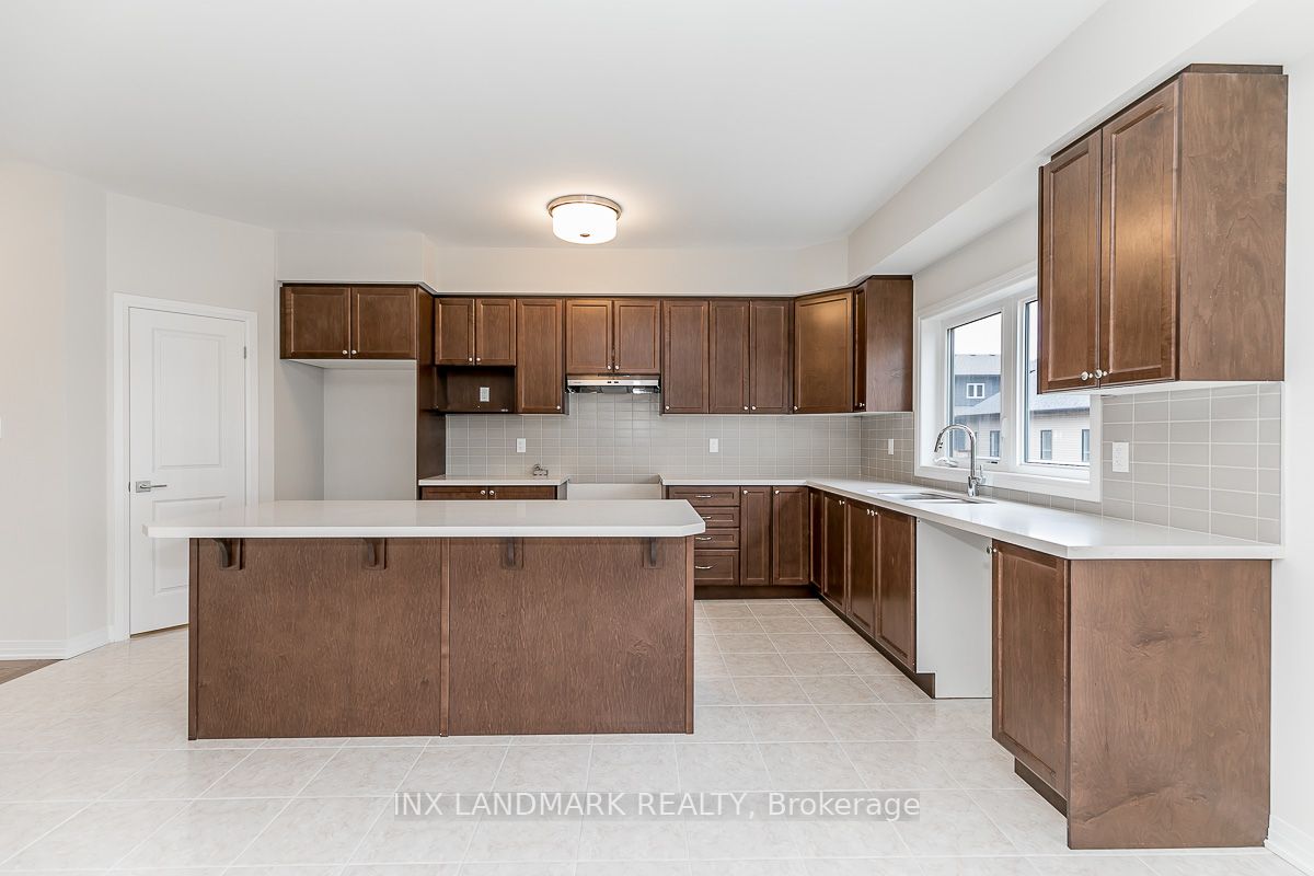 3772 Sunbank Cres