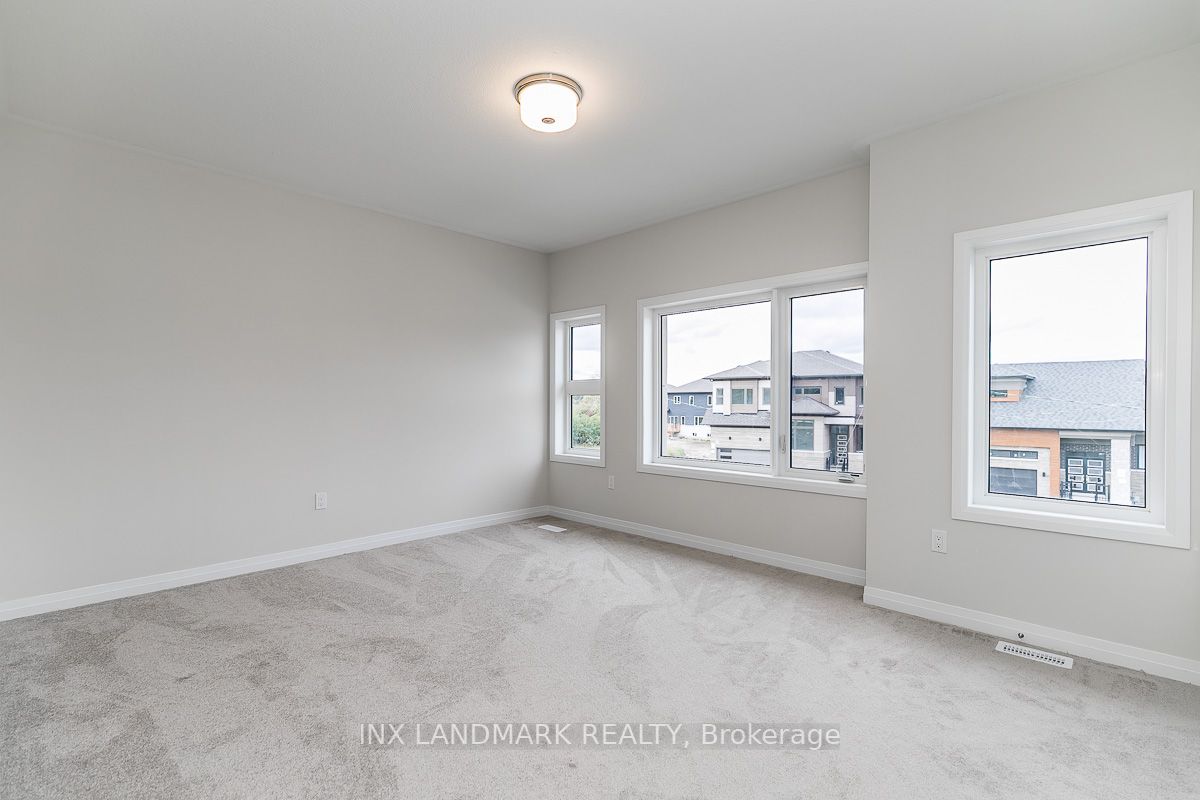 3772 Sunbank Cres